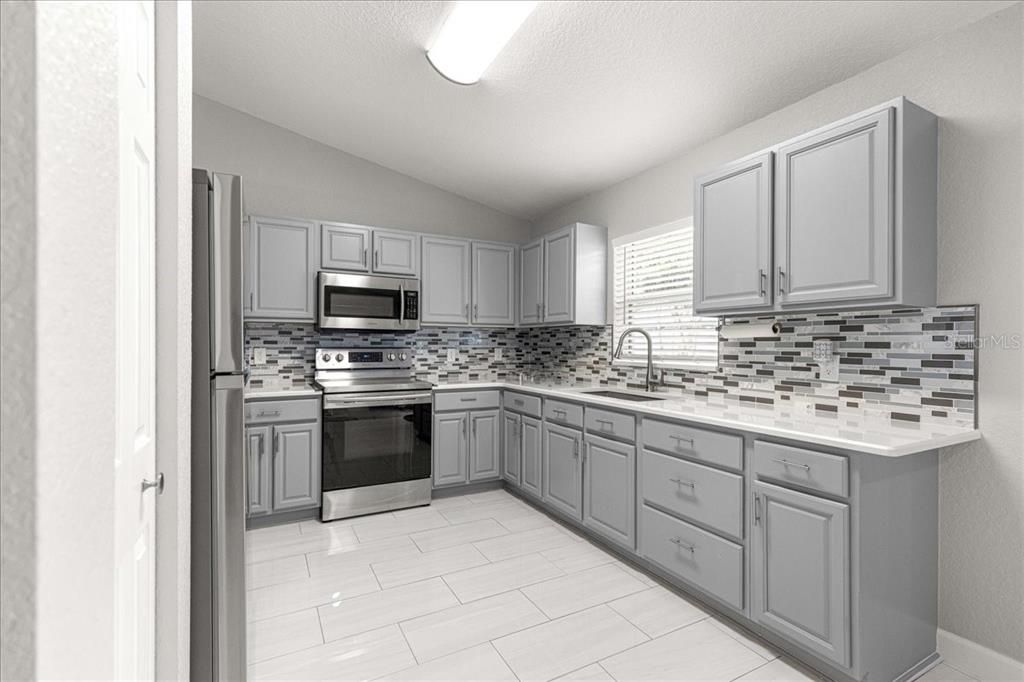 Activo con contrato: $264,000 (3 camas, 2 baños, 1441 Pies cuadrados)