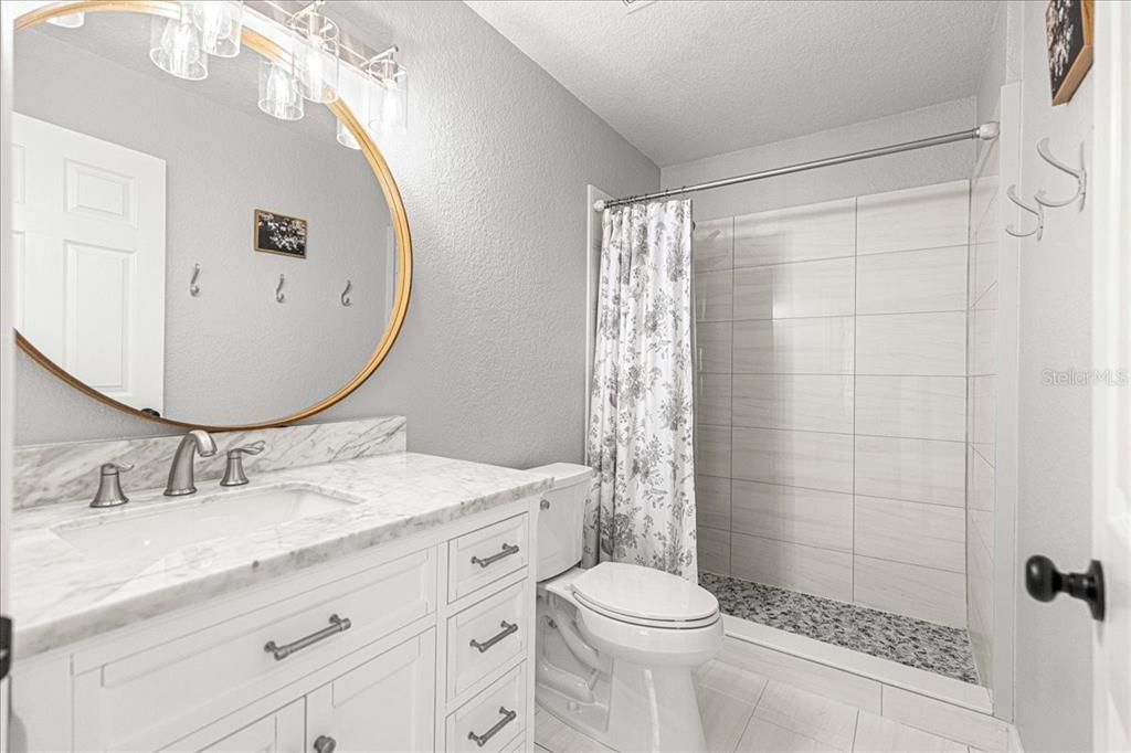 Activo con contrato: $264,000 (3 camas, 2 baños, 1441 Pies cuadrados)