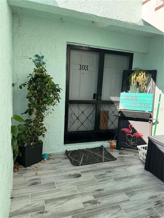 For Rent: $3,000 (2 beds, 2 baths, 1040 Square Feet)