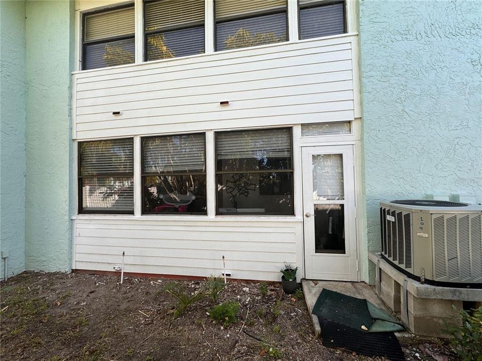 For Rent: $3,000 (2 beds, 2 baths, 1040 Square Feet)