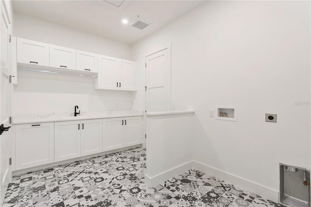 For Sale: $4,495,000 (5 beds, 6 baths, 6584 Square Feet)