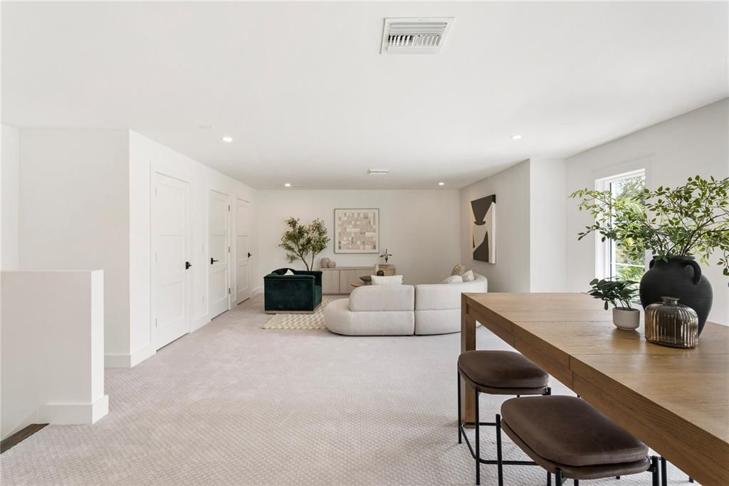 For Sale: $4,495,000 (5 beds, 6 baths, 6584 Square Feet)