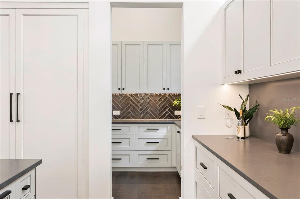 For Sale: $4,495,000 (5 beds, 6 baths, 6584 Square Feet)