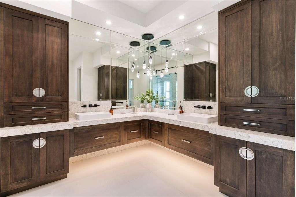 For Sale: $4,495,000 (5 beds, 6 baths, 6584 Square Feet)