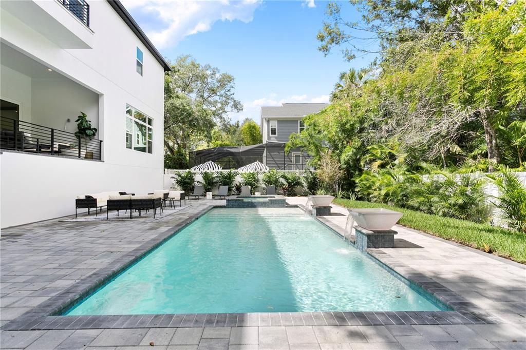 For Sale: $4,495,000 (5 beds, 6 baths, 6584 Square Feet)