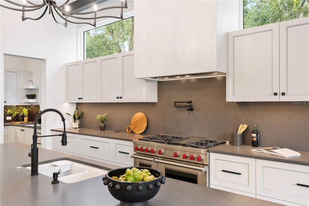 For Sale: $4,495,000 (5 beds, 6 baths, 6584 Square Feet)