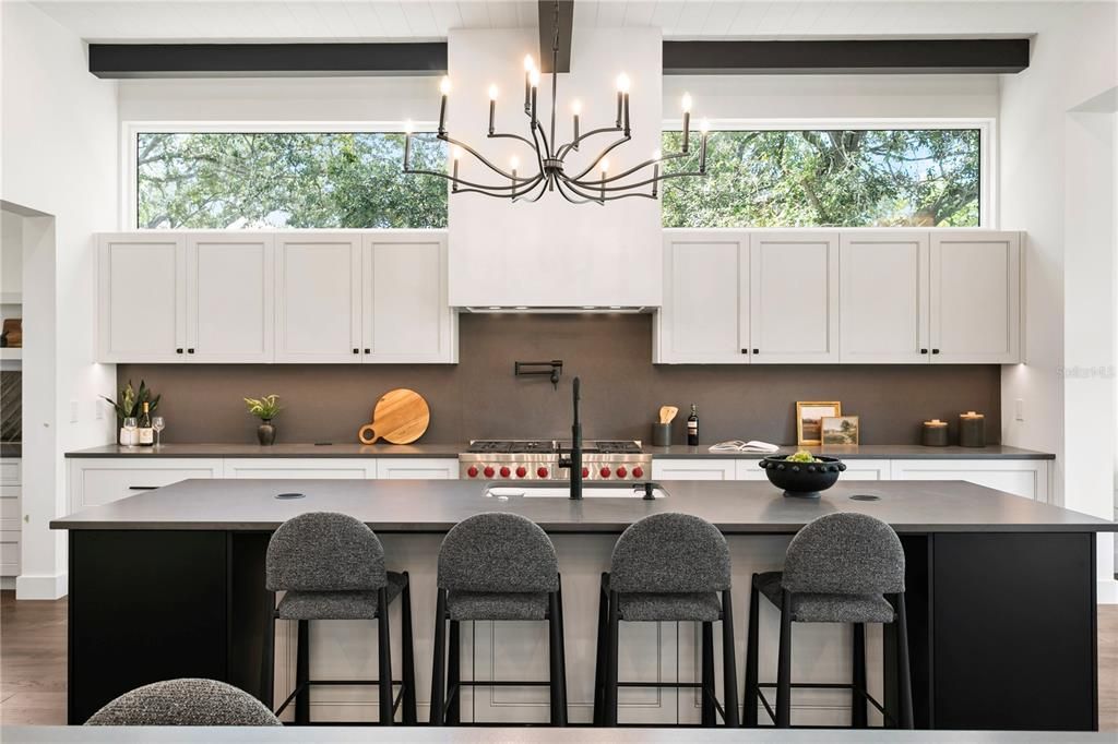 For Sale: $4,495,000 (5 beds, 6 baths, 6584 Square Feet)