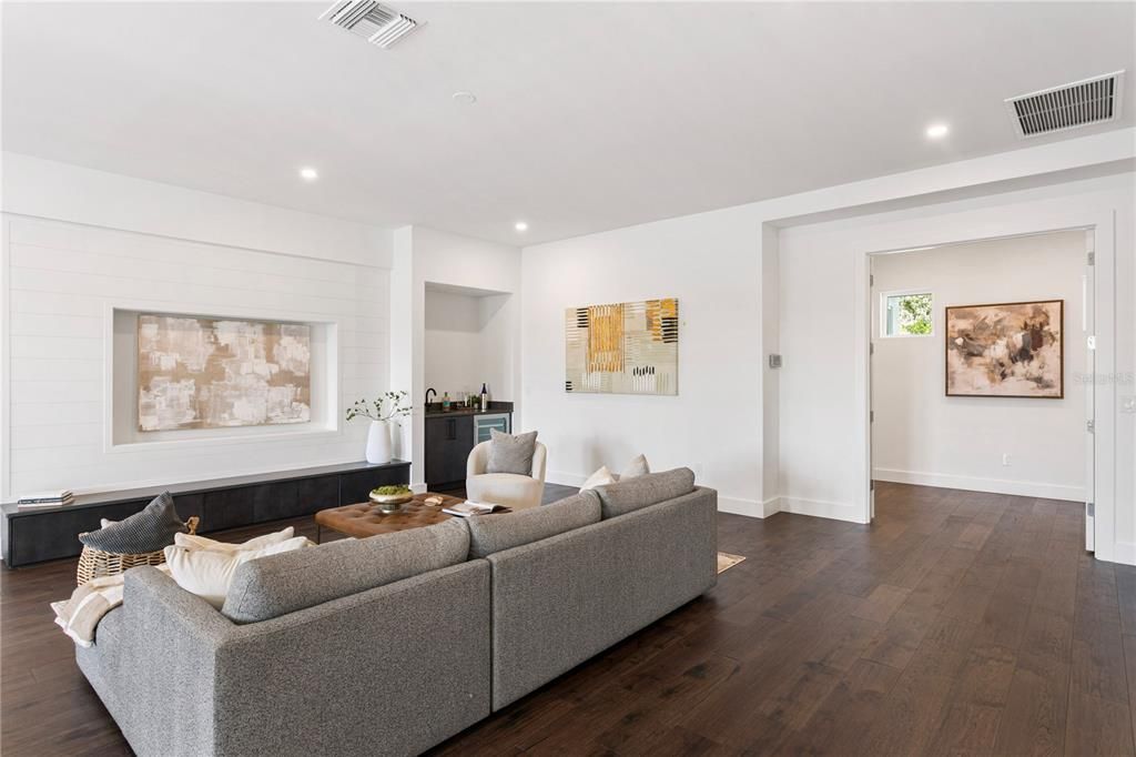 For Sale: $4,495,000 (5 beds, 6 baths, 6584 Square Feet)