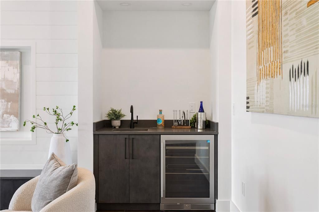 For Sale: $4,495,000 (5 beds, 6 baths, 6584 Square Feet)