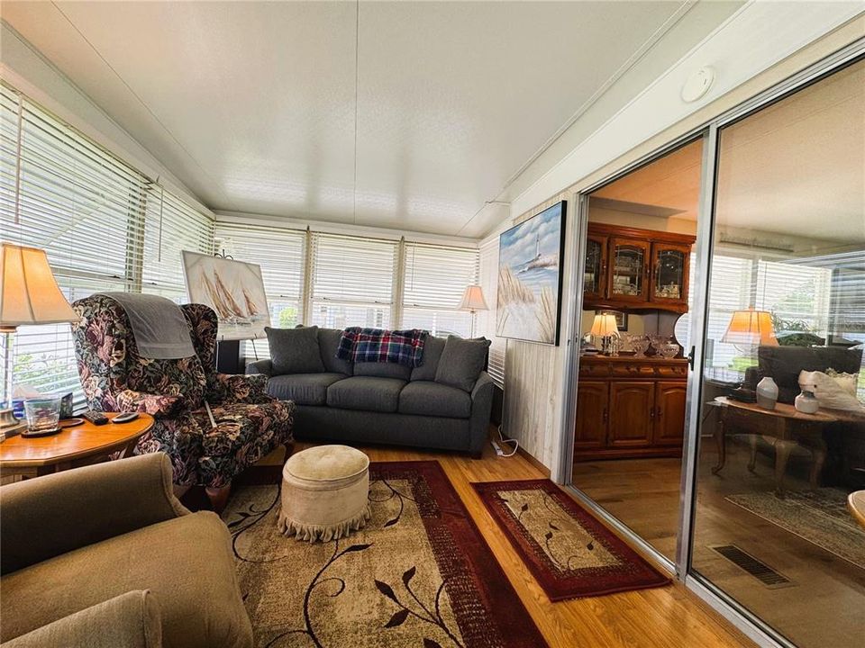 En Venta: $189,000 (2 camas, 2 baños, 1216 Pies cuadrados)