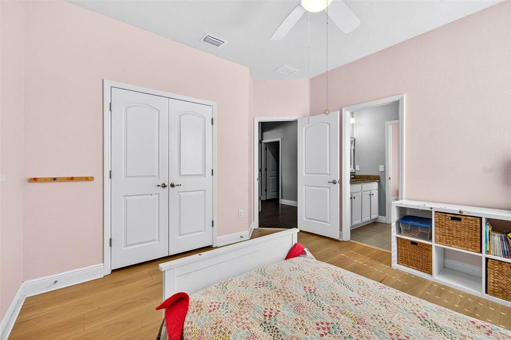 На продажу: $699,000 (5 спален, 4 ванн, 3261 Квадратных фут)