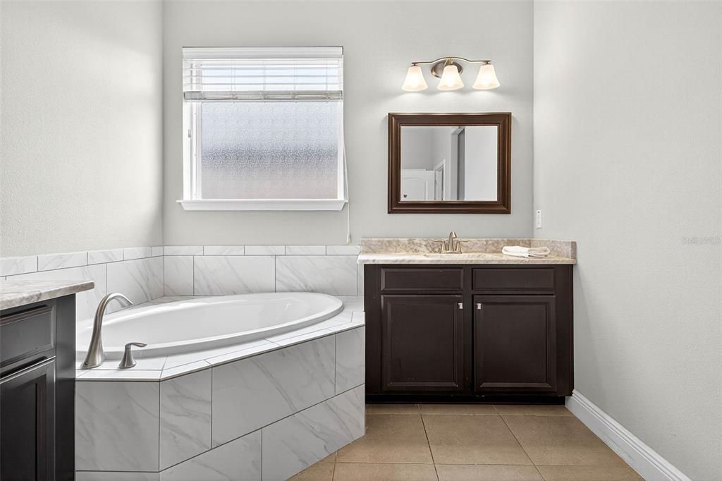 На продажу: $699,000 (5 спален, 4 ванн, 3261 Квадратных фут)