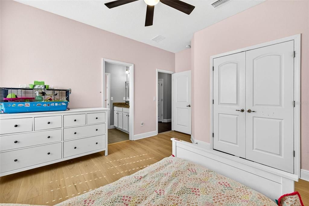 На продажу: $699,000 (5 спален, 4 ванн, 3261 Квадратных фут)