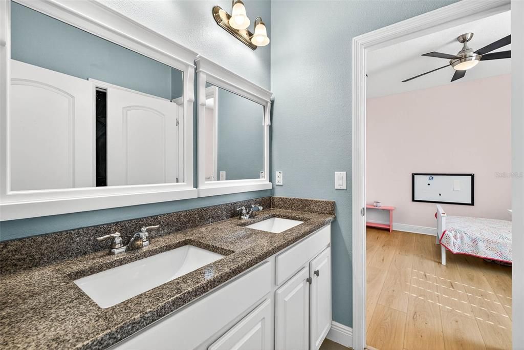 На продажу: $699,000 (5 спален, 4 ванн, 3261 Квадратных фут)