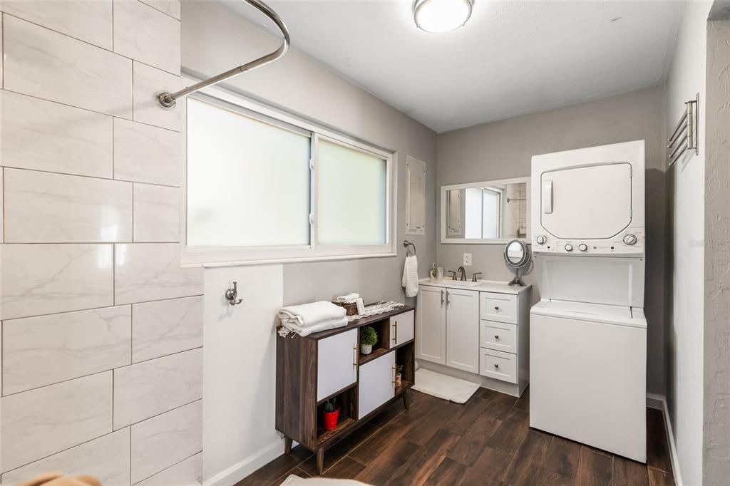 Active With Contract: $299,900 (3 beds, 3 baths, 1505 Square Feet)