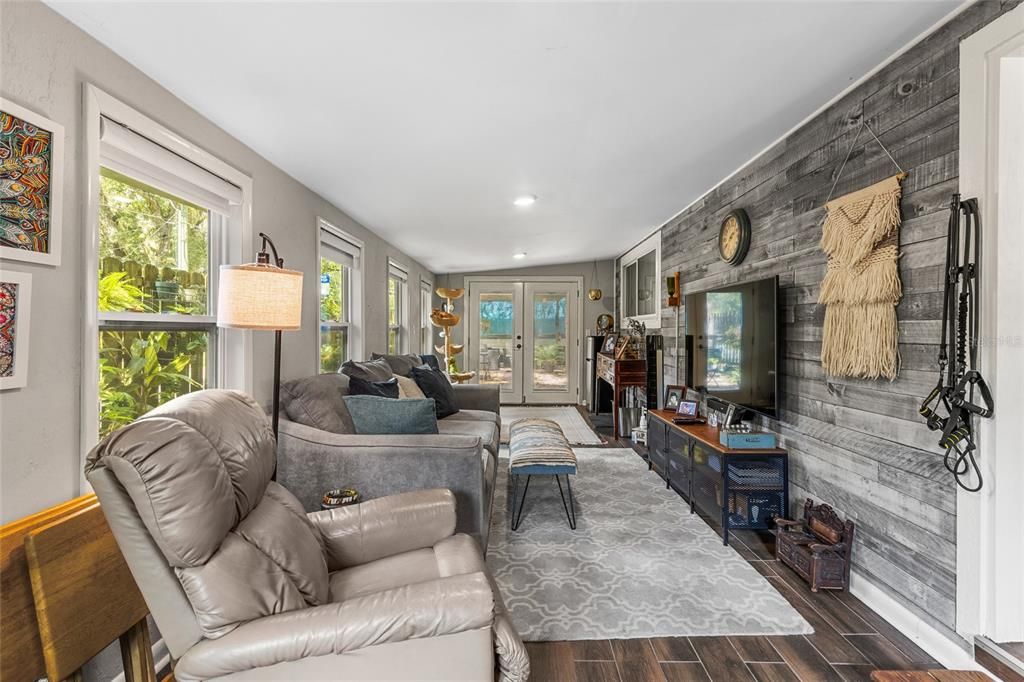 Active With Contract: $299,900 (3 beds, 3 baths, 1505 Square Feet)