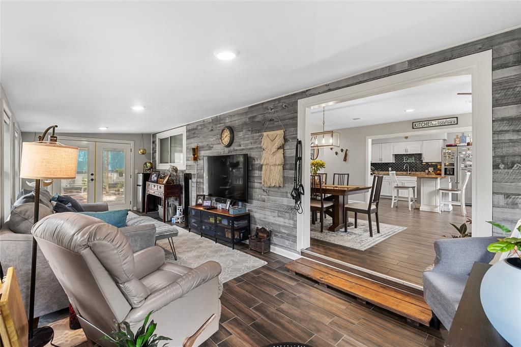 Active With Contract: $299,900 (3 beds, 3 baths, 1505 Square Feet)