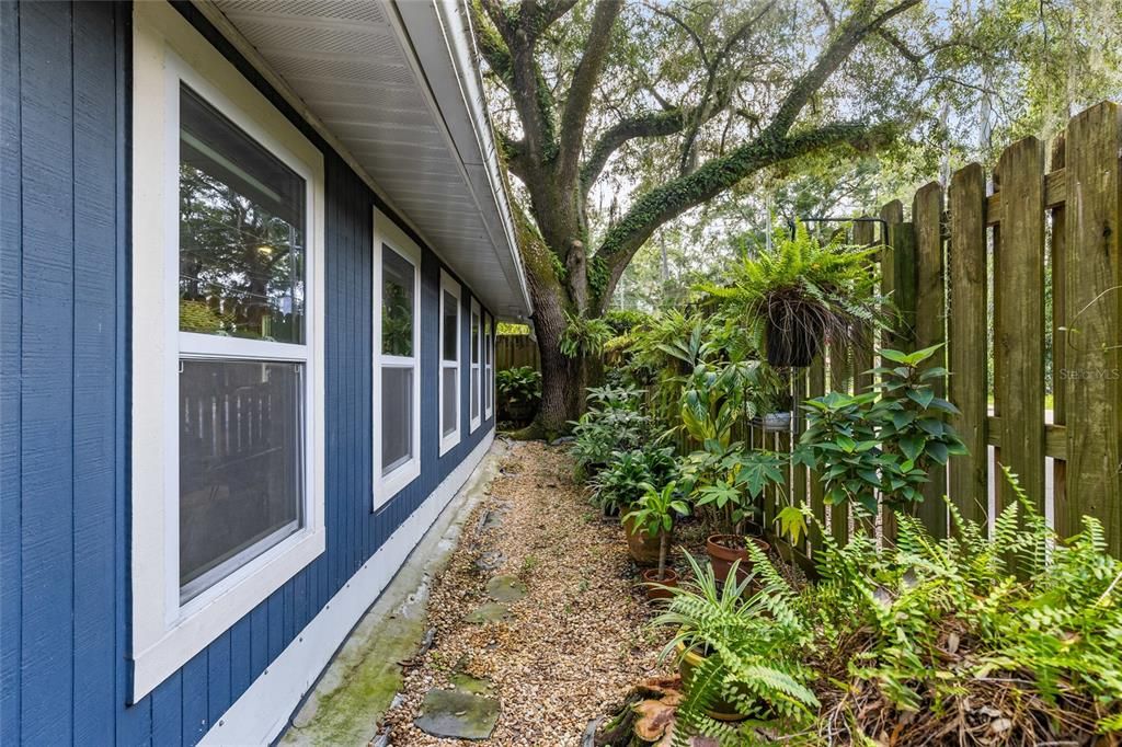 Active With Contract: $299,900 (3 beds, 3 baths, 1505 Square Feet)