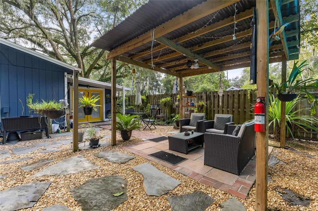 Active With Contract: $299,900 (3 beds, 3 baths, 1505 Square Feet)