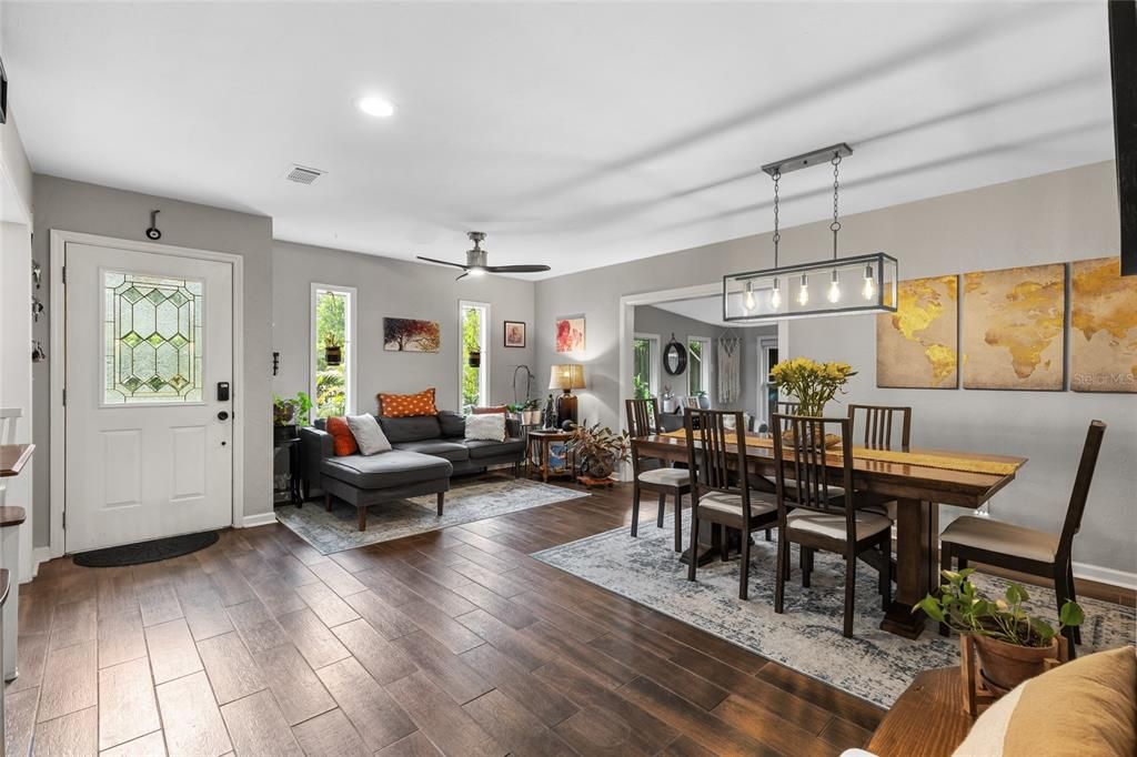 Active With Contract: $299,900 (3 beds, 3 baths, 1505 Square Feet)