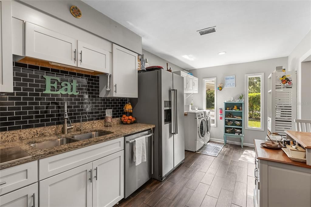 Active With Contract: $299,900 (3 beds, 3 baths, 1505 Square Feet)