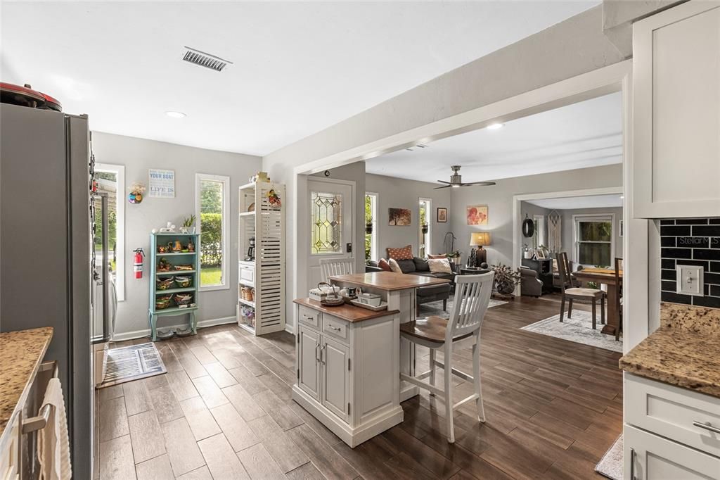 Active With Contract: $299,900 (3 beds, 3 baths, 1505 Square Feet)