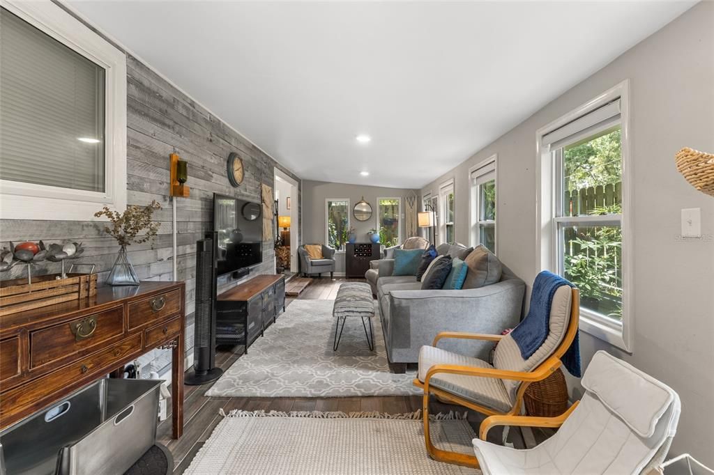 Active With Contract: $299,900 (3 beds, 3 baths, 1505 Square Feet)