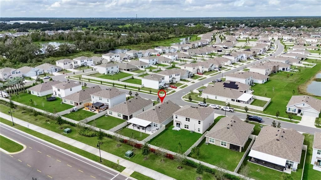 Под контрактом: $369,000 (4 спален, 2 ванн, 1846 Квадратных фут)