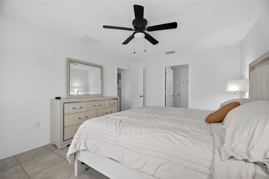 Под контрактом: $369,000 (4 спален, 2 ванн, 1846 Квадратных фут)