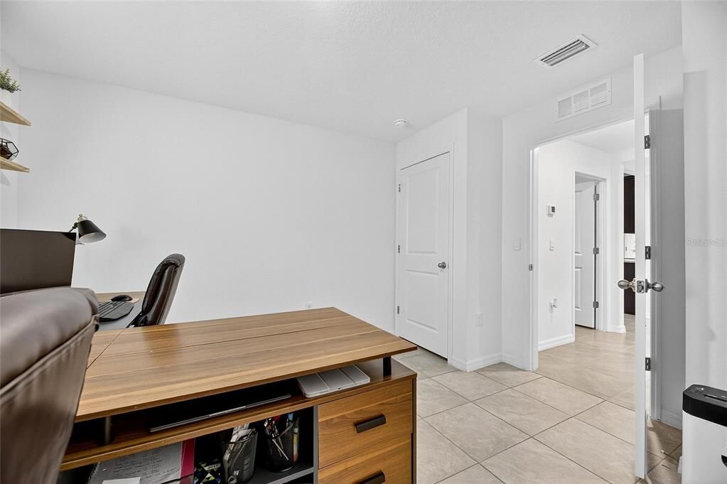 Под контрактом: $369,000 (4 спален, 2 ванн, 1846 Квадратных фут)