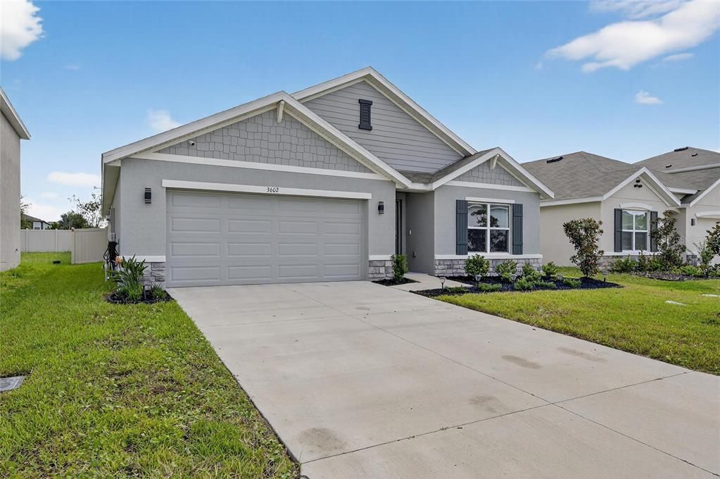 Под контрактом: $369,000 (4 спален, 2 ванн, 1846 Квадратных фут)