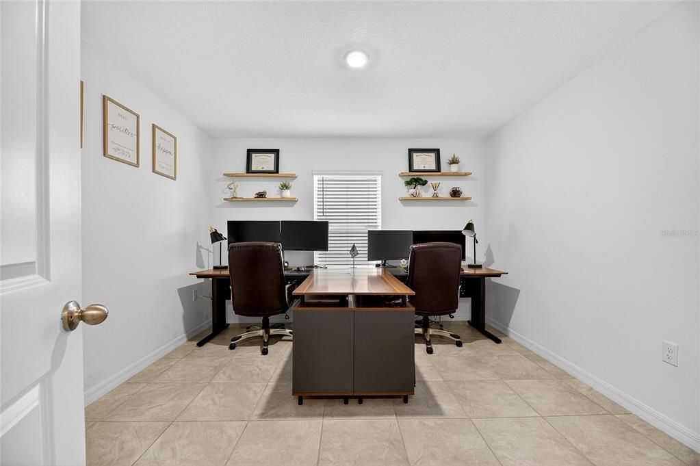 Под контрактом: $369,000 (4 спален, 2 ванн, 1846 Квадратных фут)