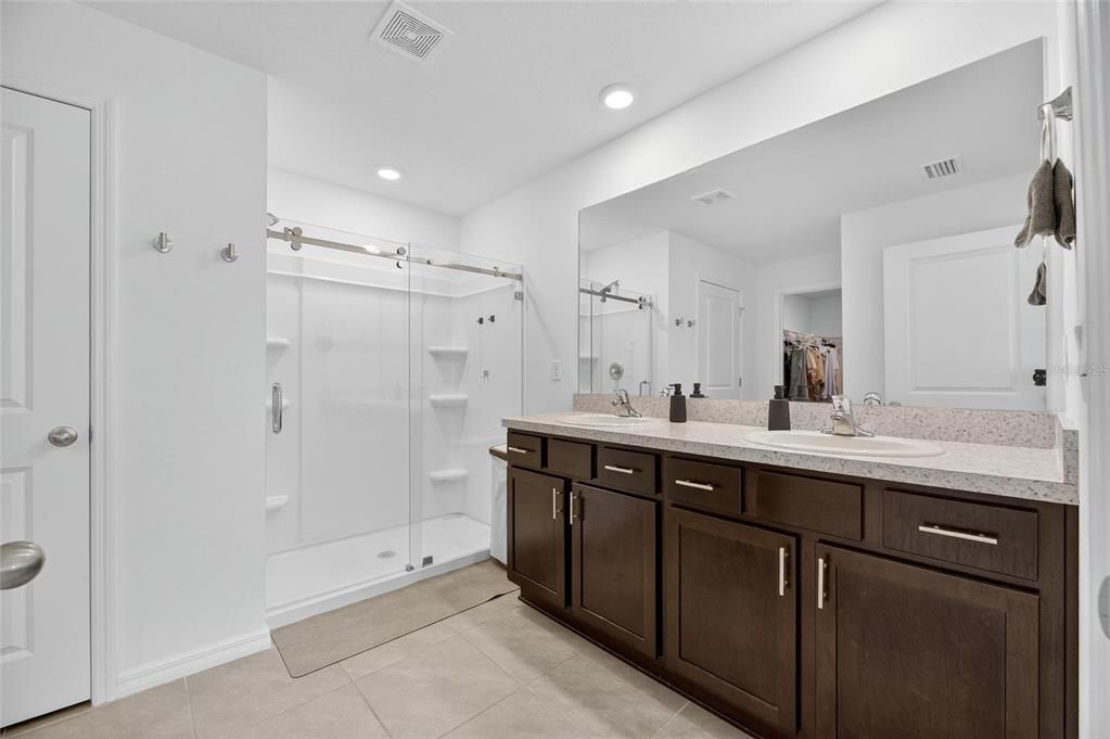 Под контрактом: $369,000 (4 спален, 2 ванн, 1846 Квадратных фут)