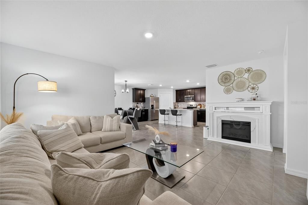 Под контрактом: $369,000 (4 спален, 2 ванн, 1846 Квадратных фут)