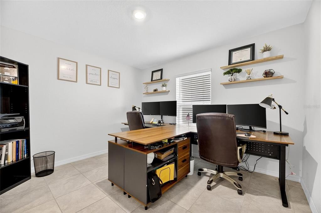 Под контрактом: $369,000 (4 спален, 2 ванн, 1846 Квадратных фут)