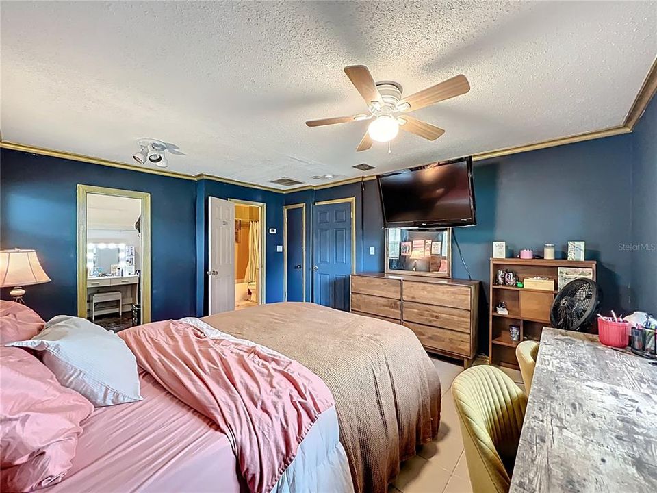 For Sale: $299,900 (3 beds, 2 baths, 1658 Square Feet)