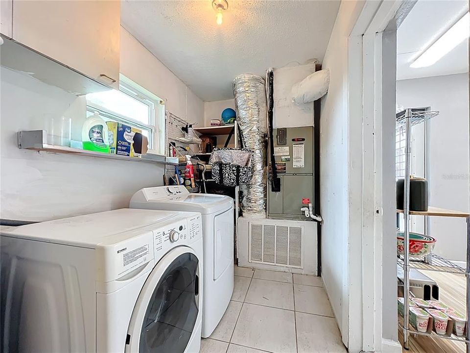 For Sale: $299,900 (3 beds, 2 baths, 1658 Square Feet)