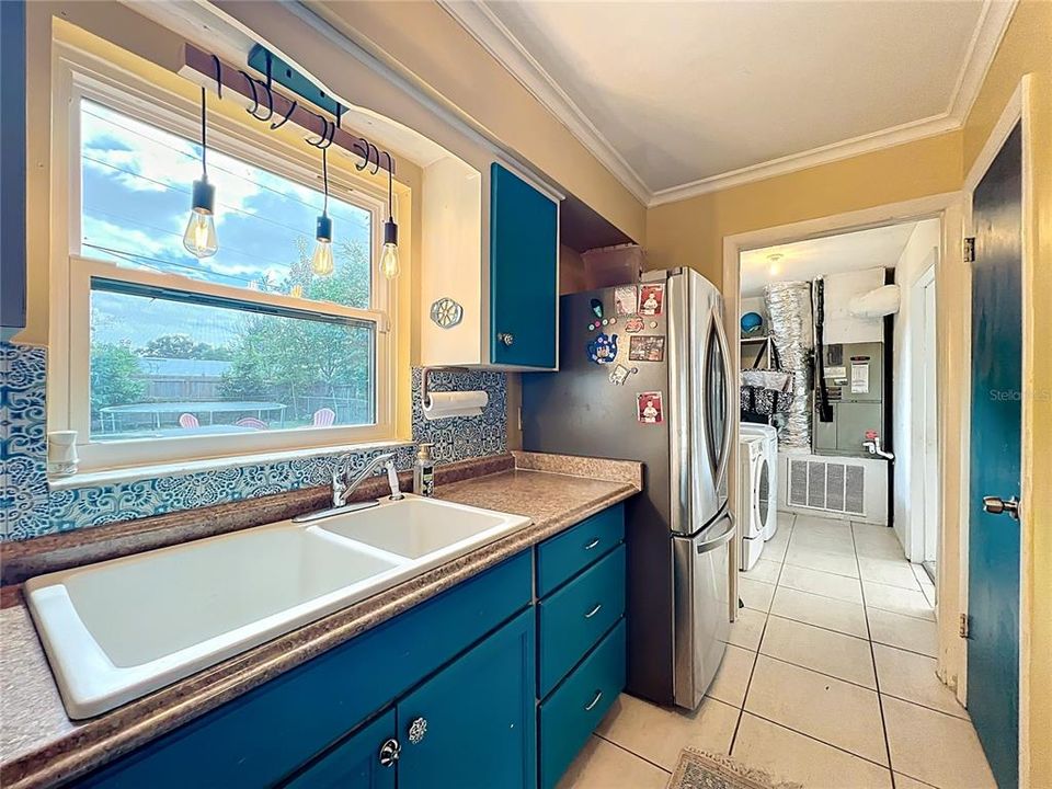 For Sale: $299,900 (3 beds, 2 baths, 1658 Square Feet)