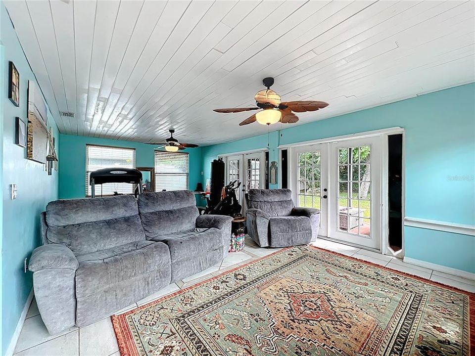 For Sale: $299,900 (3 beds, 2 baths, 1658 Square Feet)