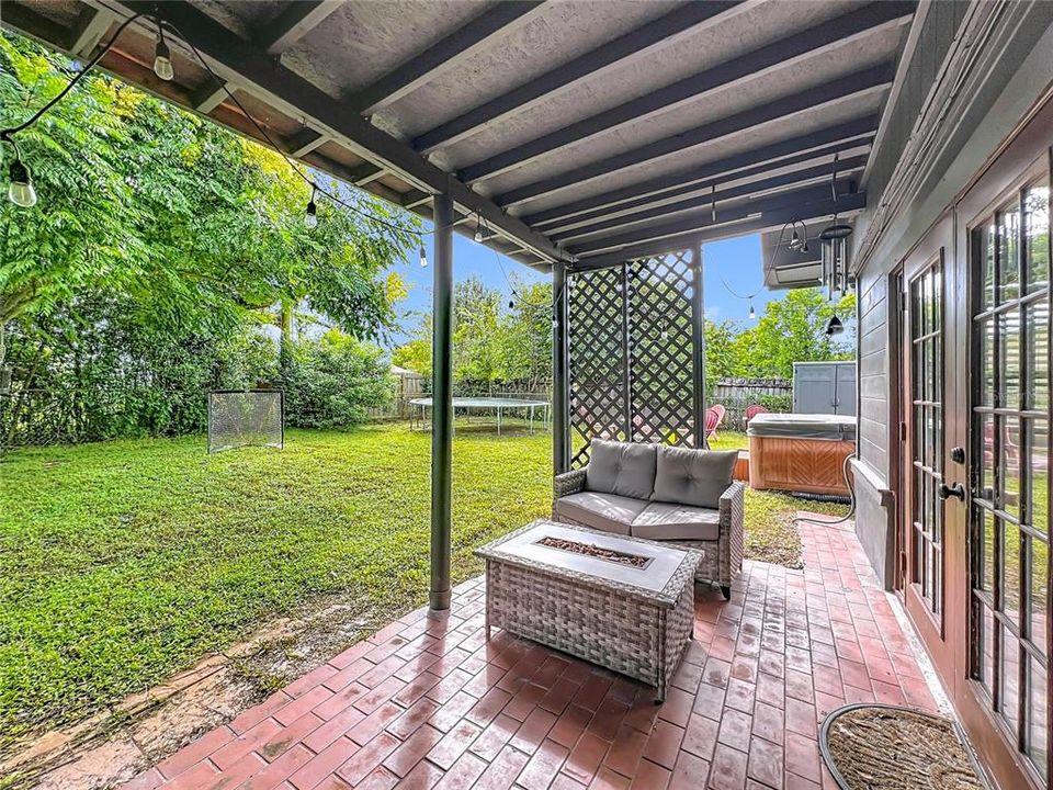 For Sale: $299,900 (3 beds, 2 baths, 1658 Square Feet)