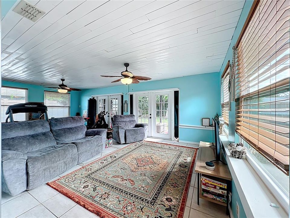 For Sale: $299,900 (3 beds, 2 baths, 1658 Square Feet)