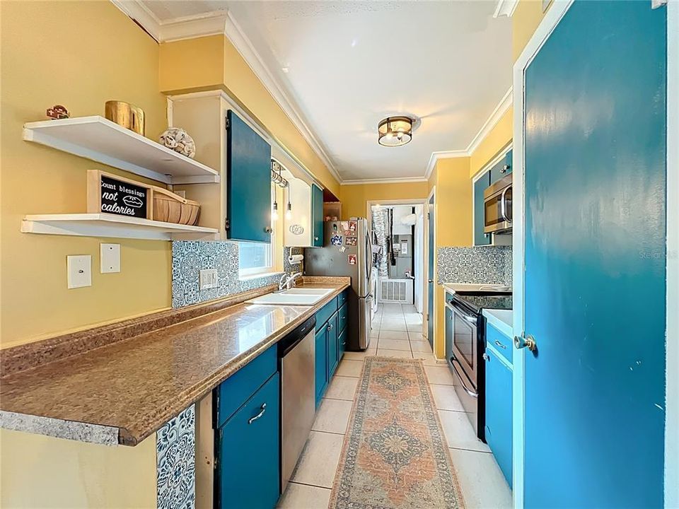 For Sale: $299,900 (3 beds, 2 baths, 1658 Square Feet)