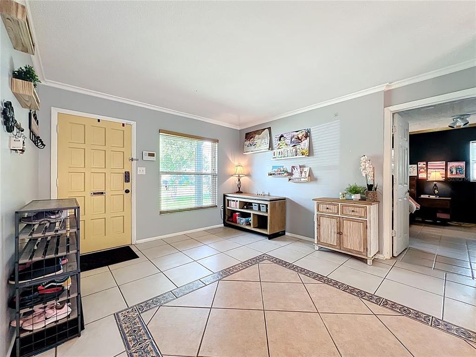 For Sale: $299,900 (3 beds, 2 baths, 1658 Square Feet)