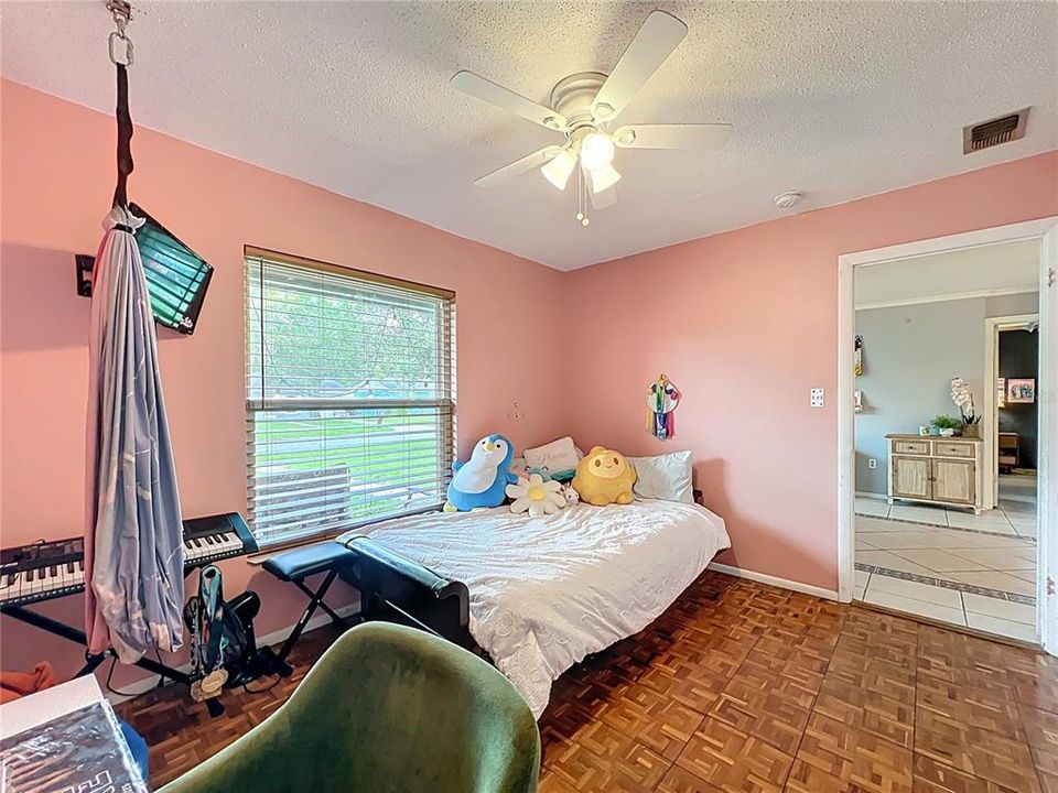 For Sale: $299,900 (3 beds, 2 baths, 1658 Square Feet)