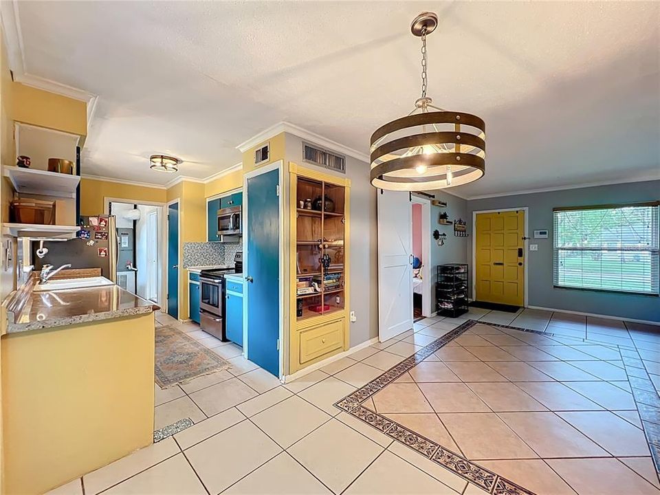 For Sale: $299,900 (3 beds, 2 baths, 1658 Square Feet)