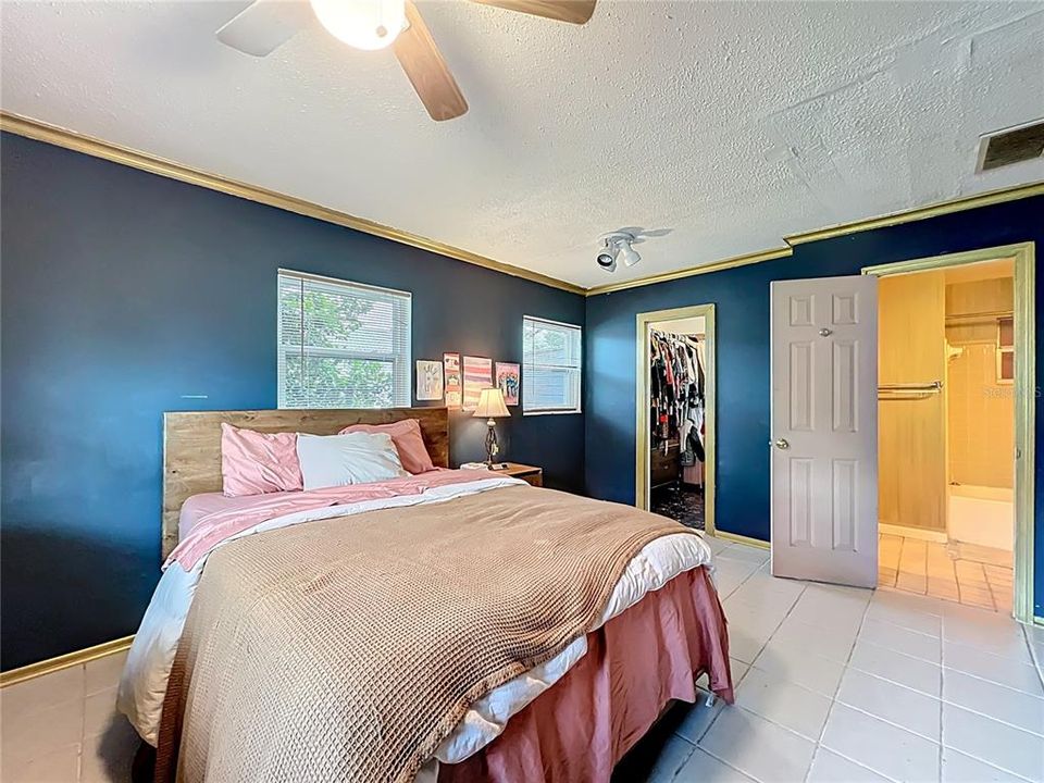 For Sale: $299,900 (3 beds, 2 baths, 1658 Square Feet)