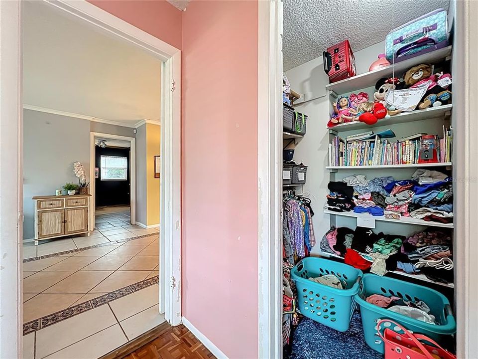 For Sale: $299,900 (3 beds, 2 baths, 1658 Square Feet)