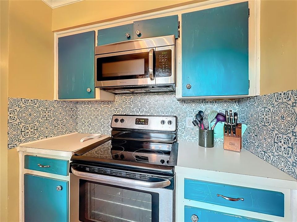 For Sale: $299,900 (3 beds, 2 baths, 1658 Square Feet)