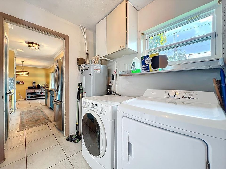 For Sale: $299,900 (3 beds, 2 baths, 1658 Square Feet)