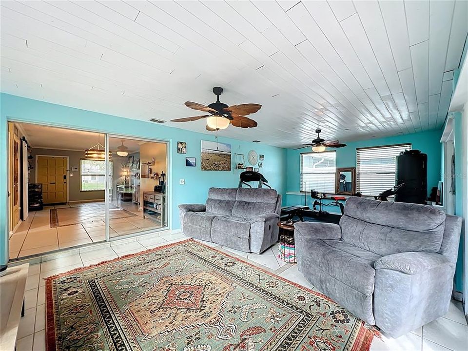 For Sale: $299,900 (3 beds, 2 baths, 1658 Square Feet)